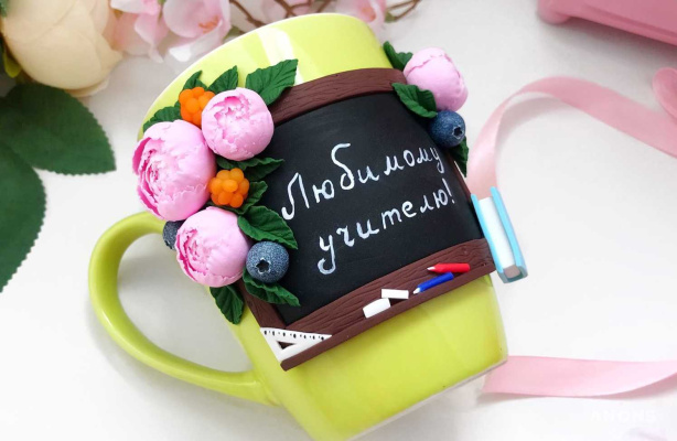 Что подарить учителю на 8 марта: обсуждение и варианты